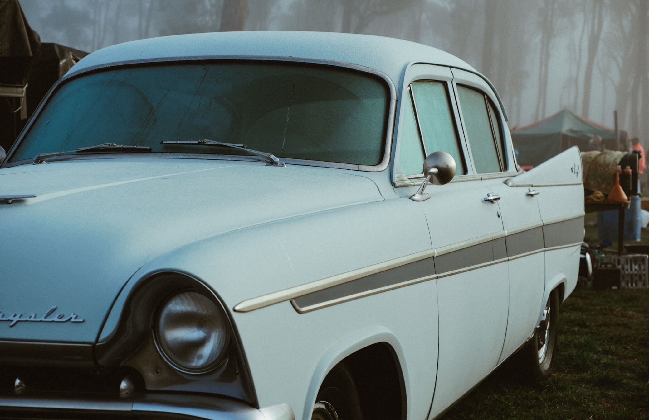 solo cross country road trip showing a vintage car for featured image